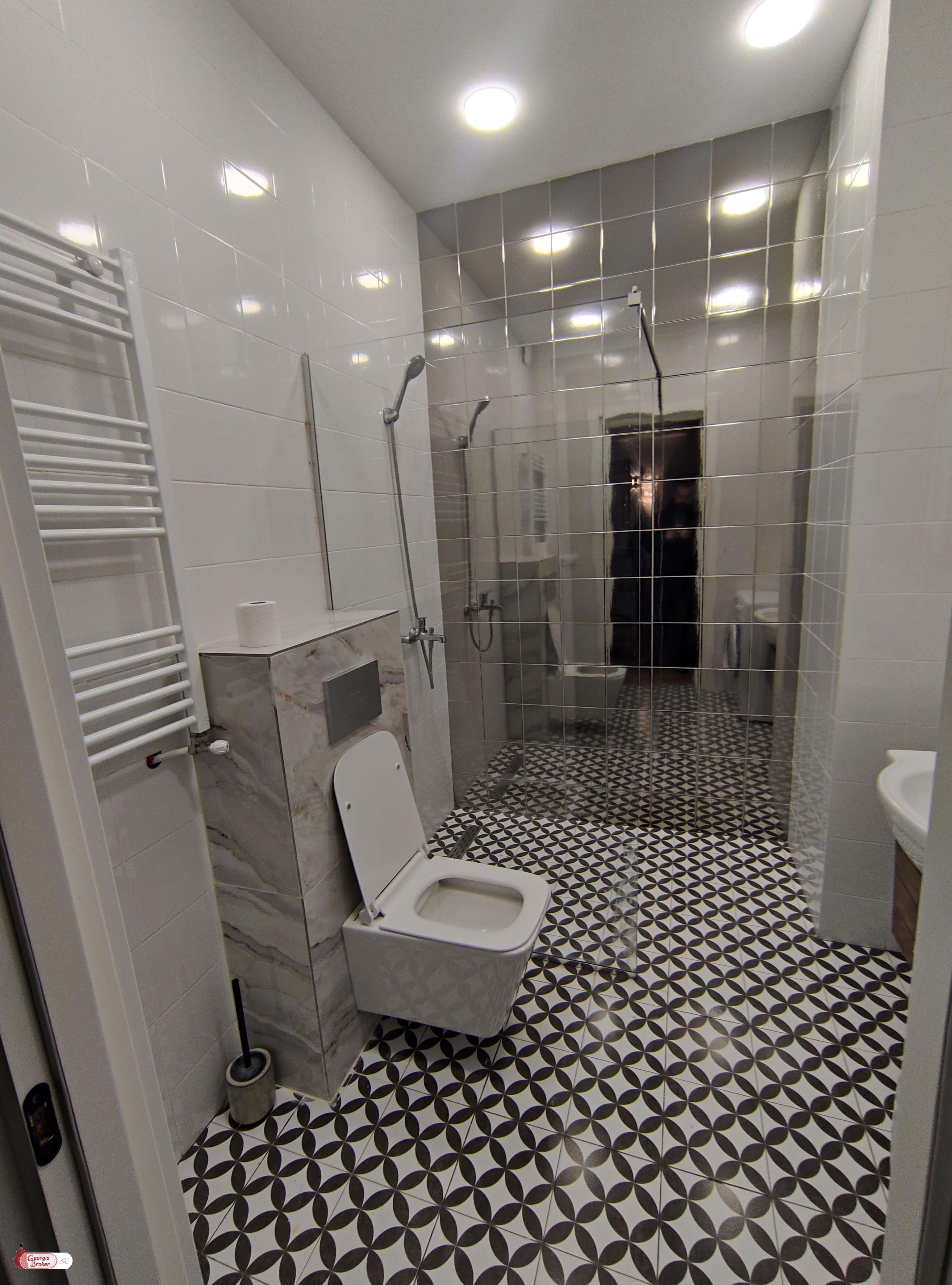 იყიდება ახალი გარემონტებული 3 ოთახიანი ბინა