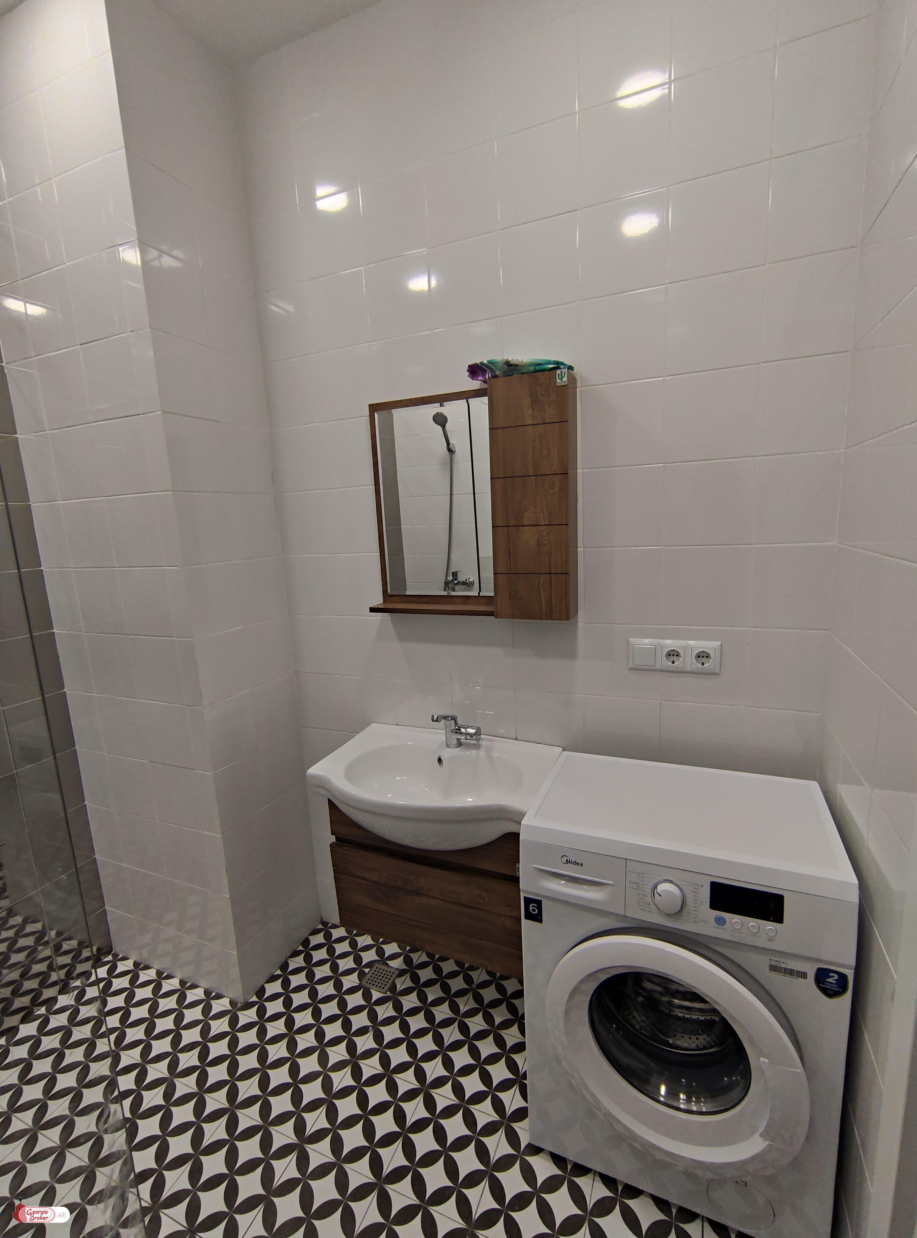 იყიდება ახალი გარემონტებული 3 ოთახიანი ბინა