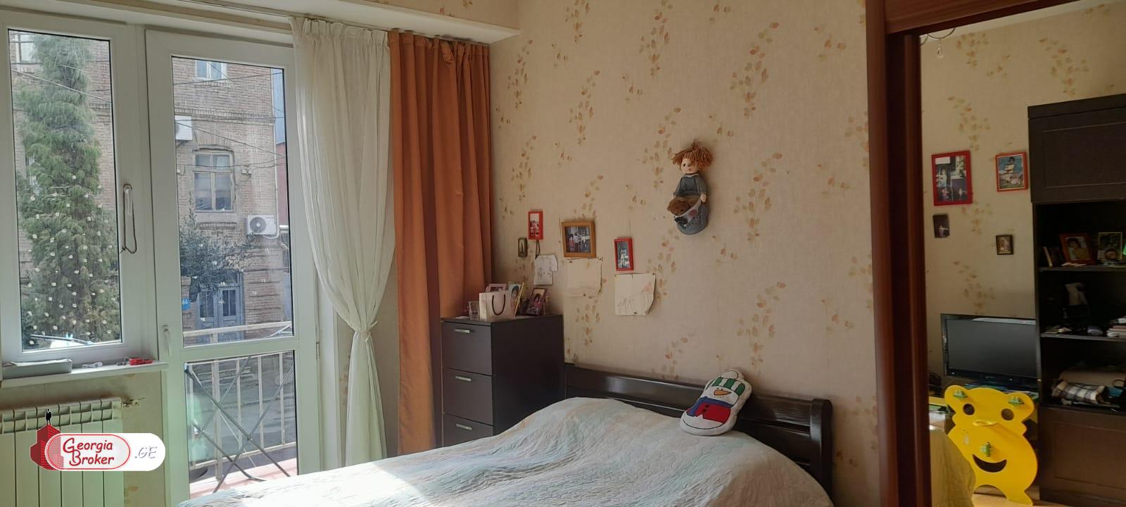 продается квартира с новым ремонтом 3-комнаты