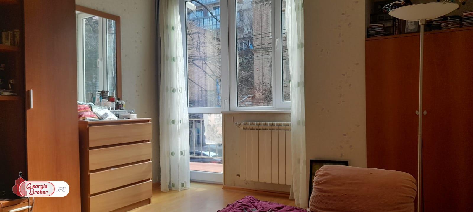 продается квартира с новым ремонтом 3-комнаты