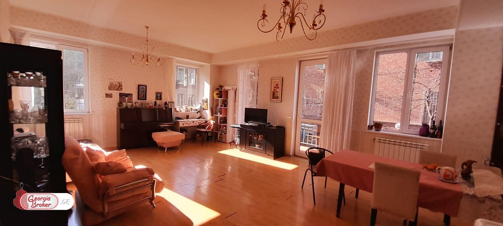 продается квартира с новым ремонтом 3-комнаты