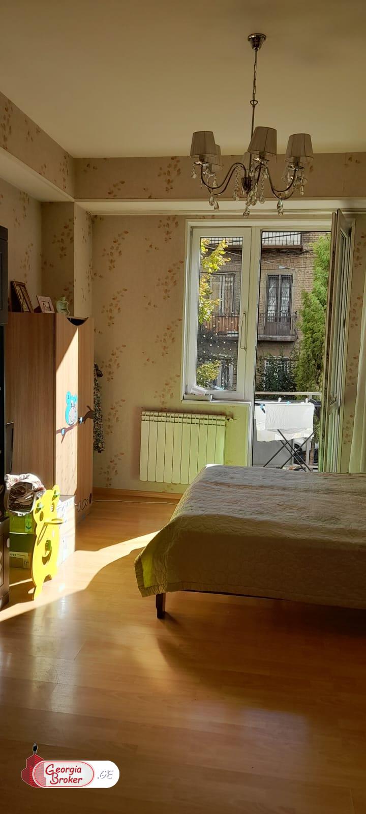 продается квартира с новым ремонтом 3-комнаты