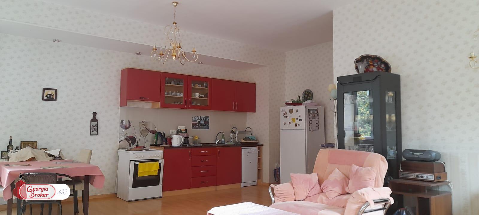 продается квартира с новым ремонтом 3-комнаты