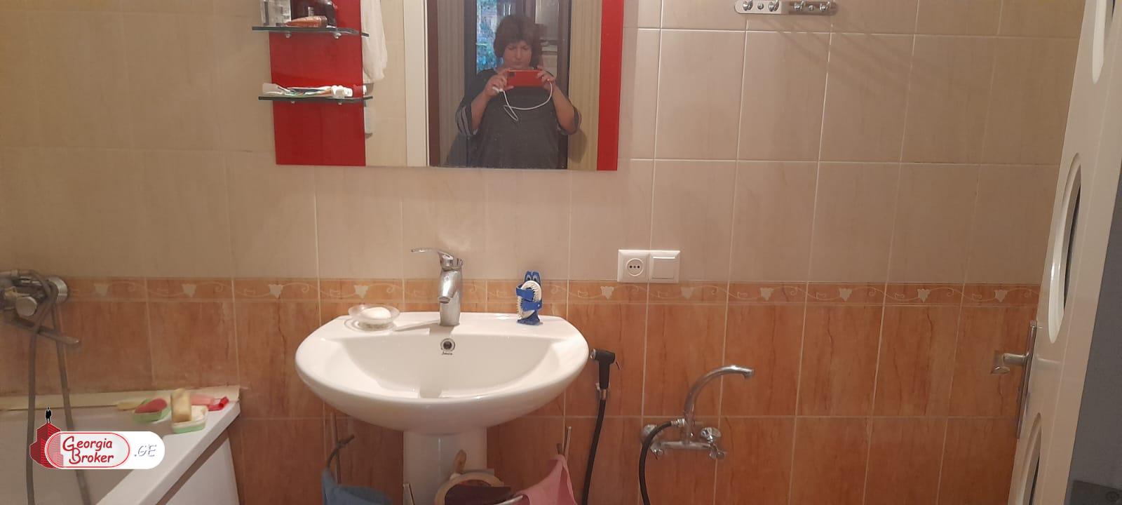 продается квартира с новым ремонтом 3-комнаты