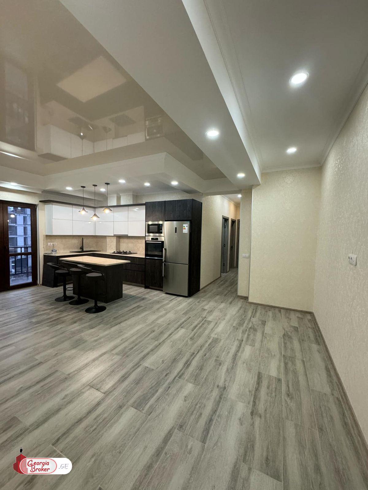 продается квартира с новым ремонтом 4-комнаты