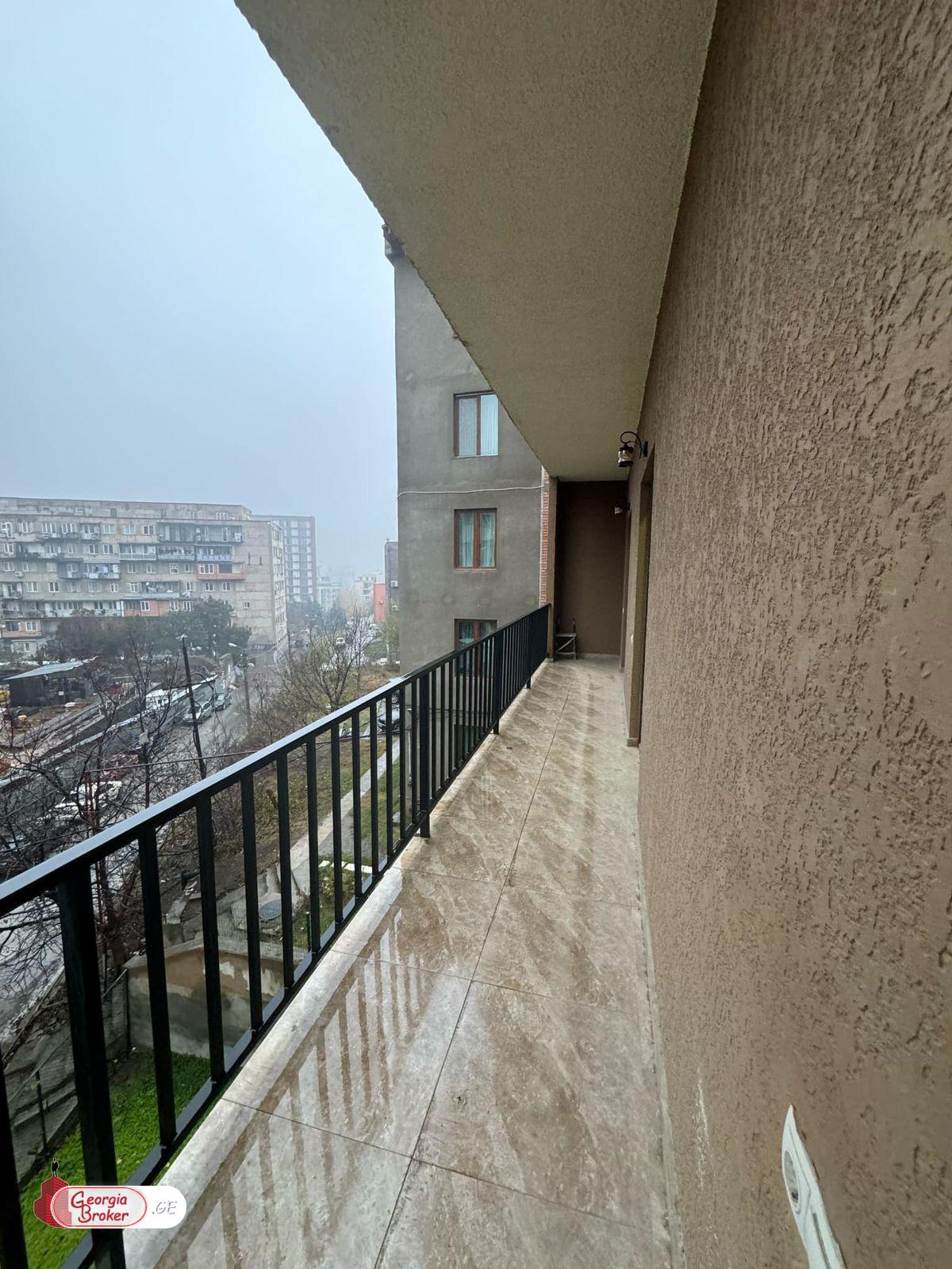 продается квартира с новым ремонтом 4-комнаты