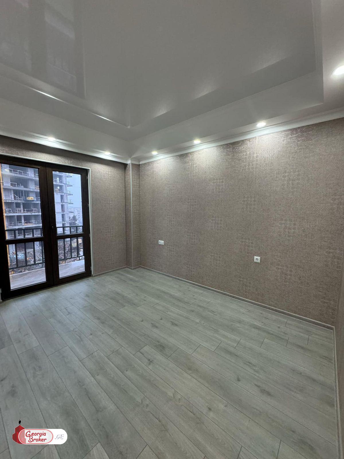 продается квартира с новым ремонтом 4-комнаты