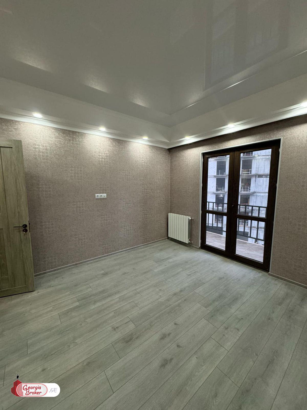 продается квартира с новым ремонтом 4-комнаты