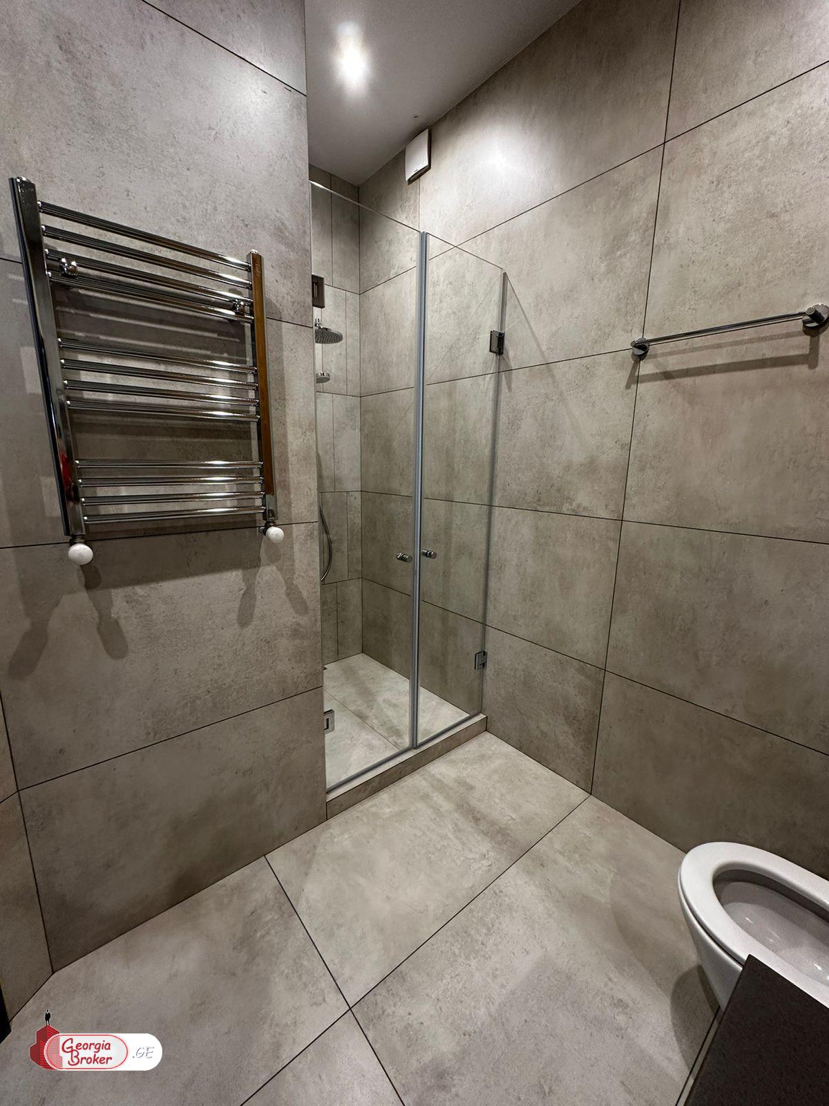 იყიდება ახალი გარემონტებული 6 ოთახიანი ბინა