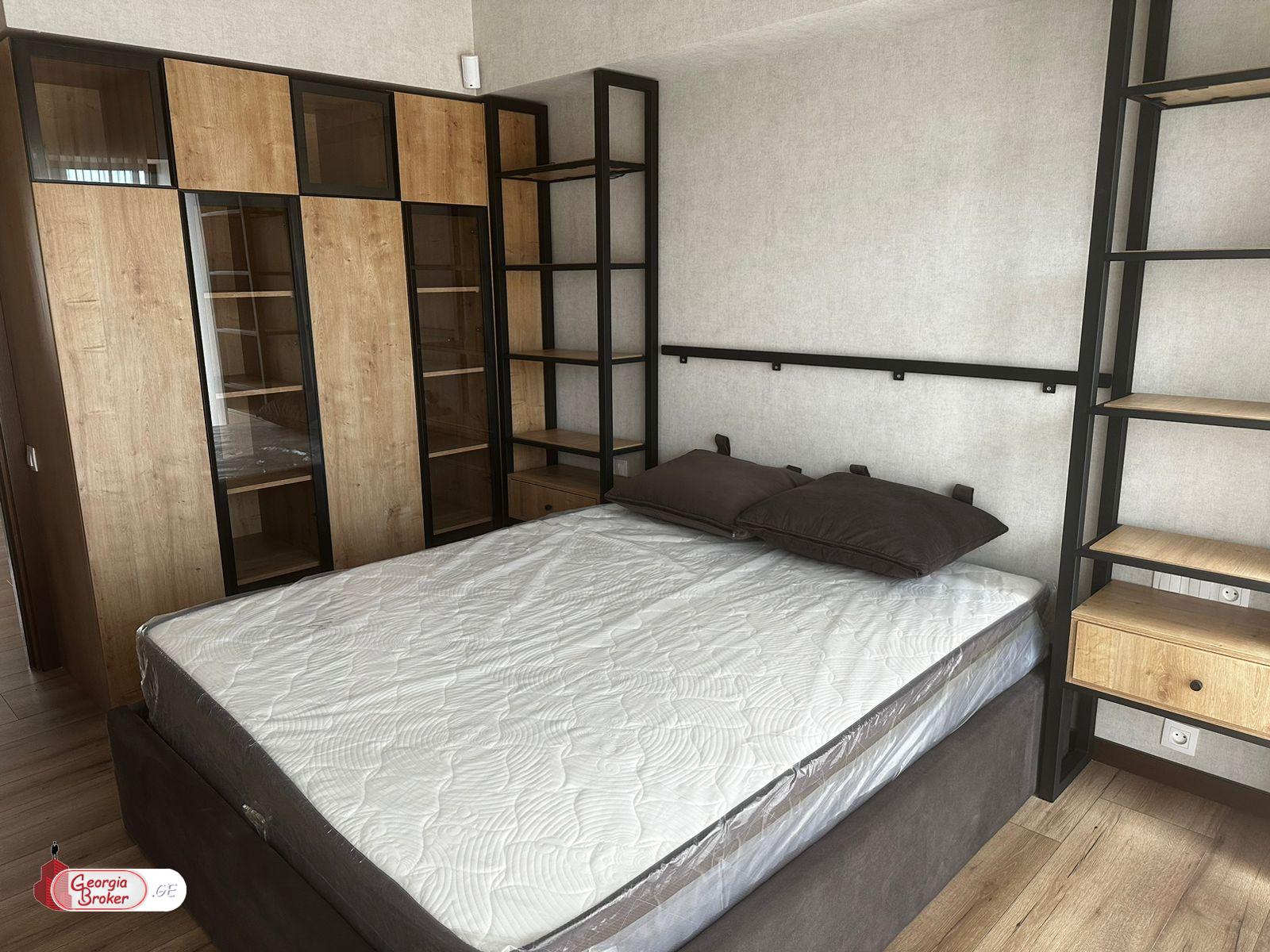 იყიდება ახალი გარემონტებული 6 ოთახიანი ბინა