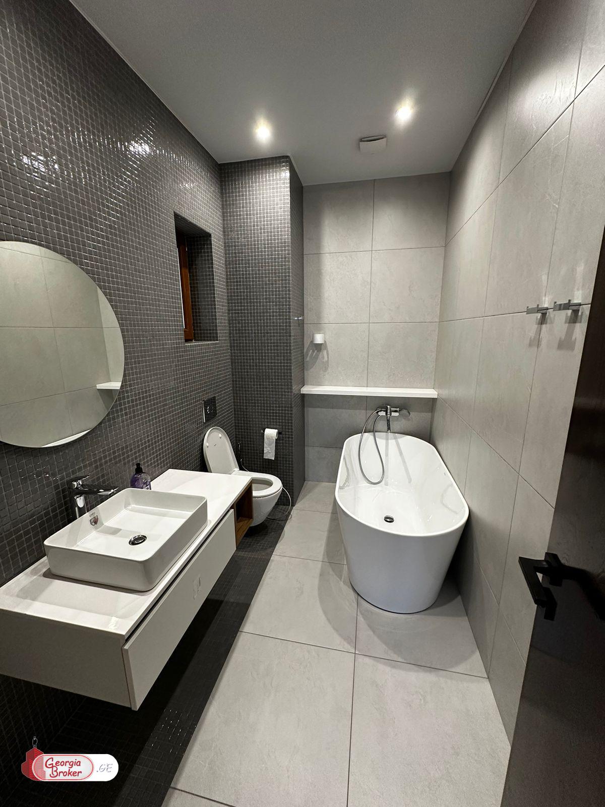 იყიდება ახალი გარემონტებული 6 ოთახიანი ბინა