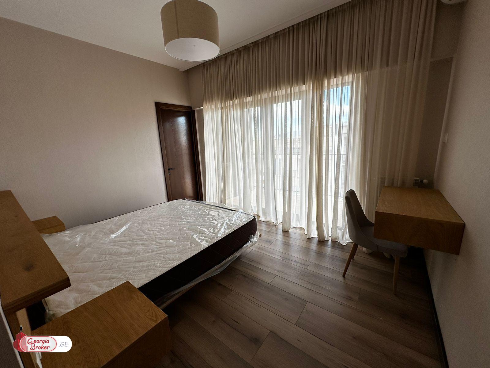 იყიდება ახალი გარემონტებული 6 ოთახიანი ბინა