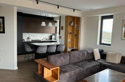 იყიდება ახალი გარემონტებული 5 ოთახიანი ბინა