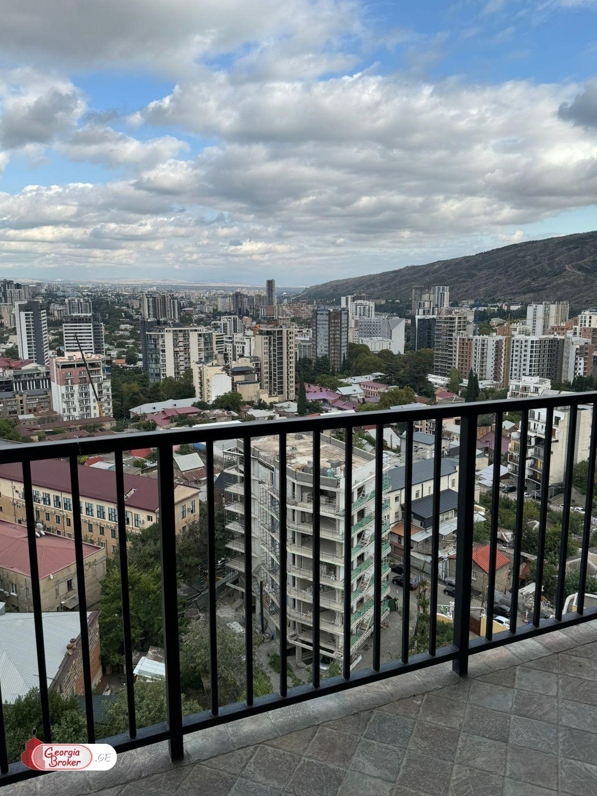 იყიდება ახალი გარემონტებული 5 ოთახიანი ბინა