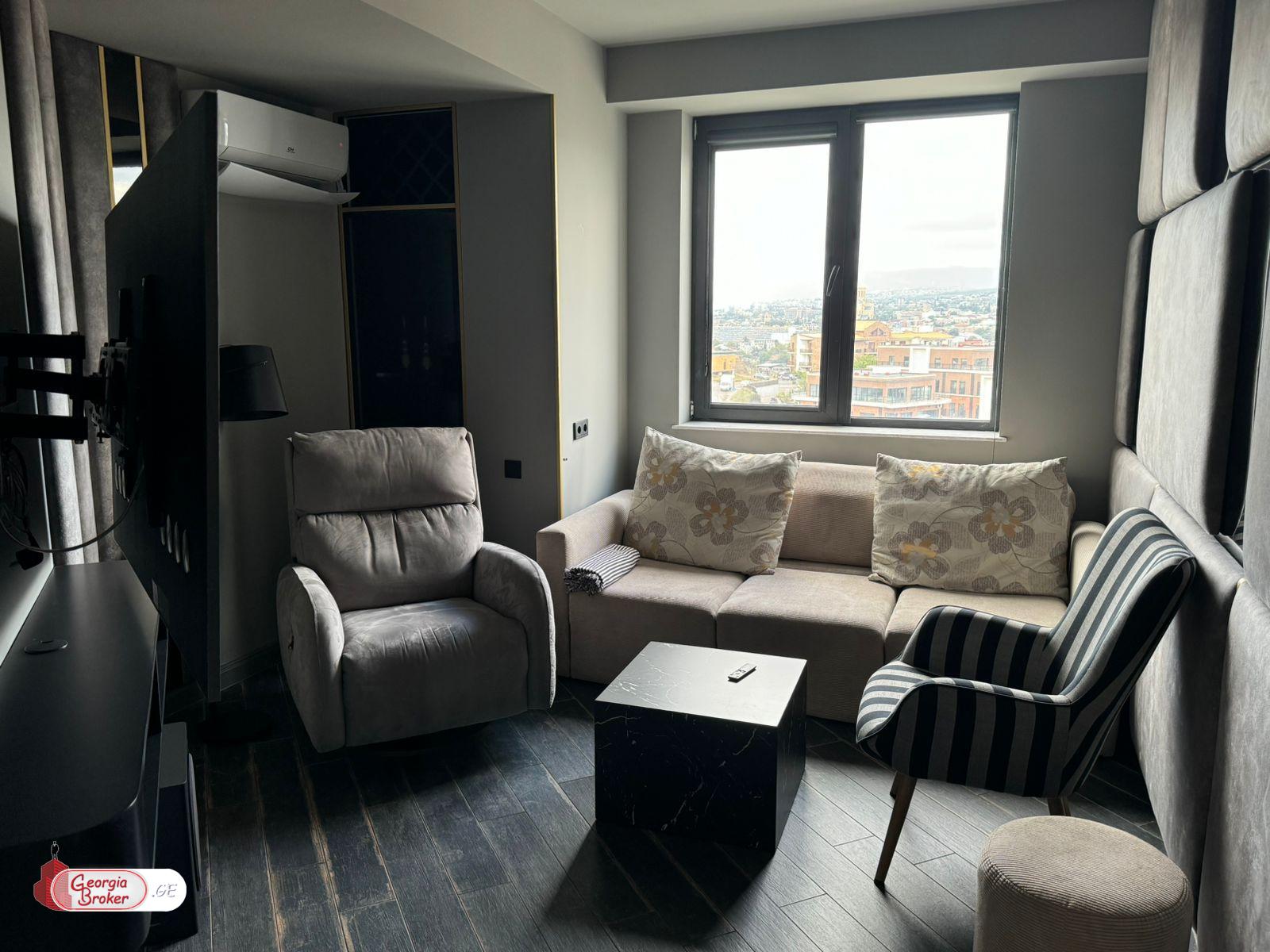 იყიდება ახალი გარემონტებული 5 ოთახიანი ბინა