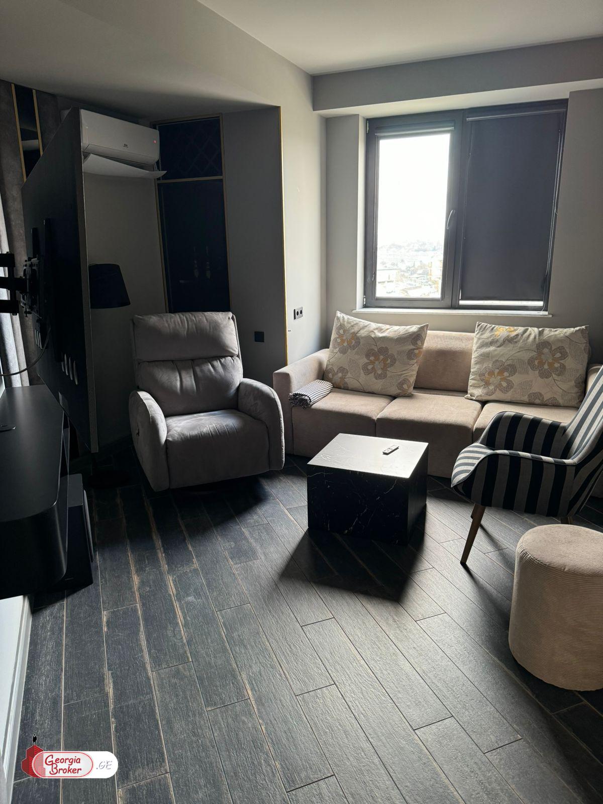 იყიდება ახალი გარემონტებული 5 ოთახიანი ბინა