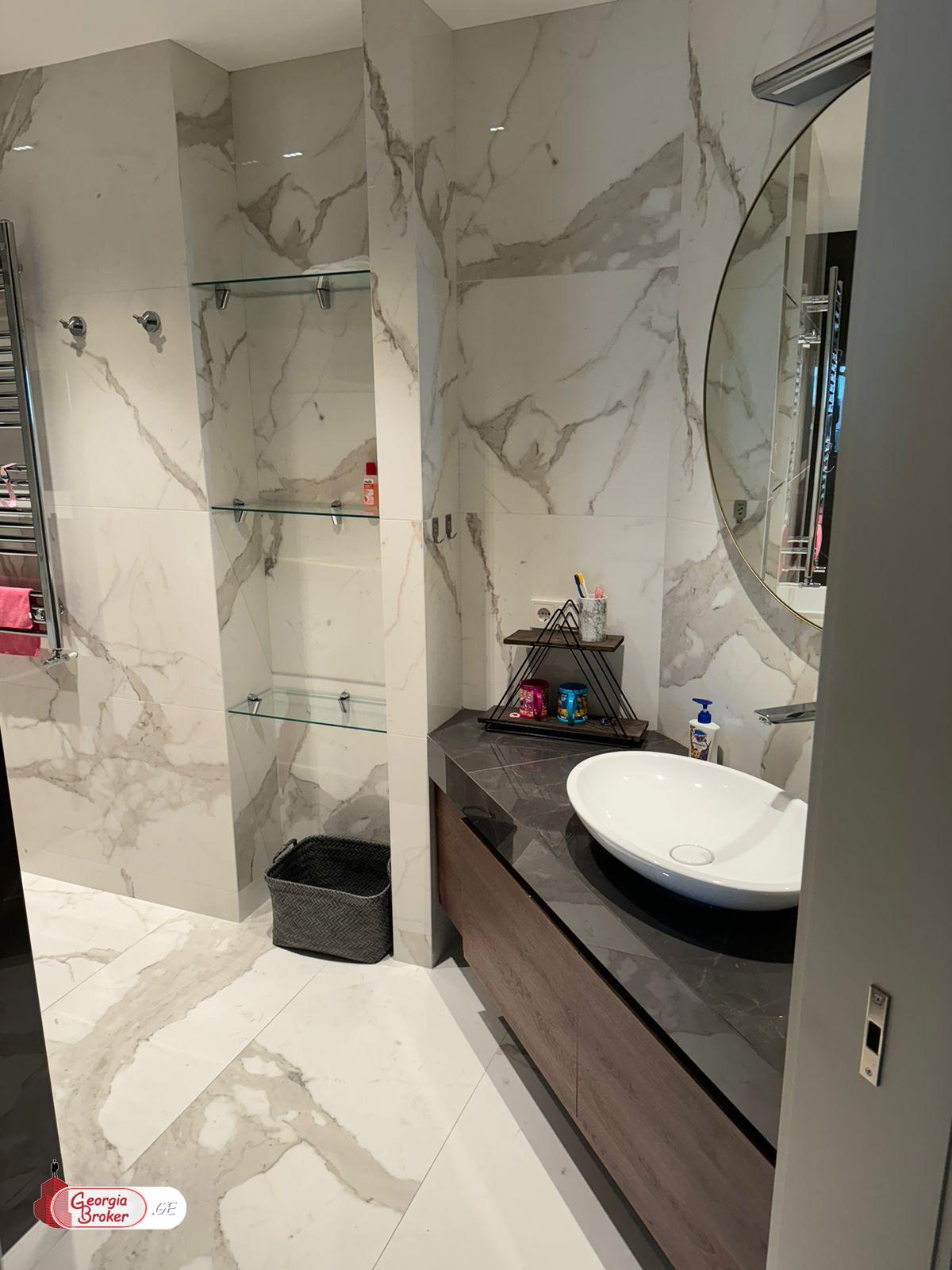 იყიდება ახალი გარემონტებული 5 ოთახიანი ბინა