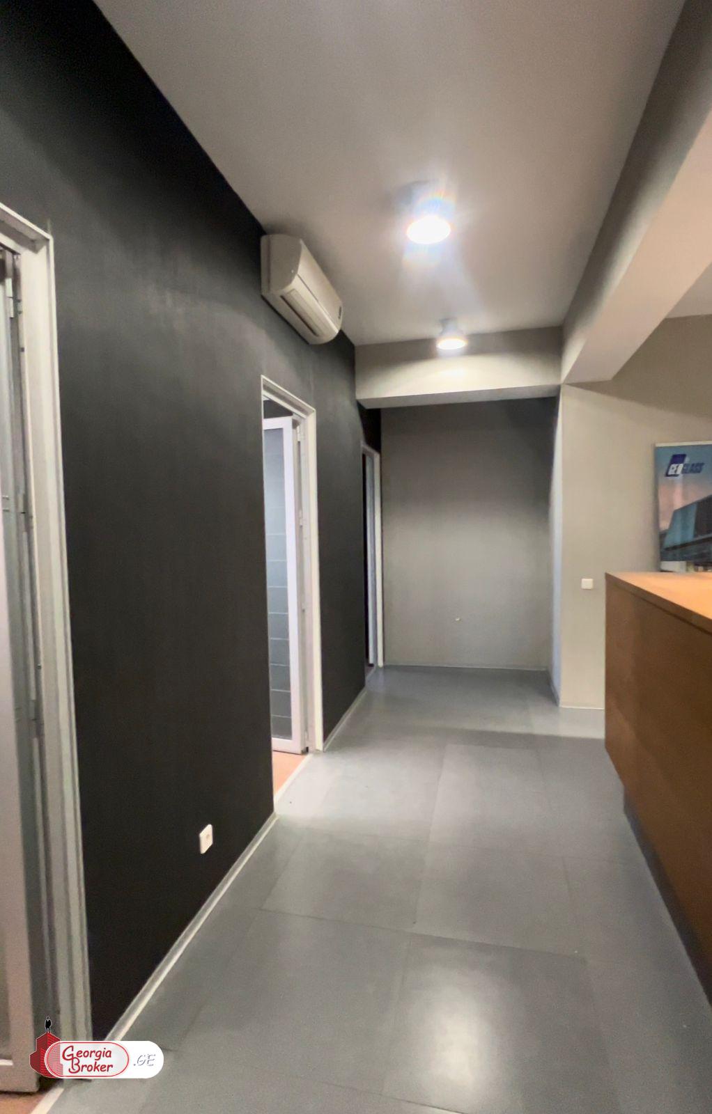 იყიდება ახალი გარემონტებული საოფისე ფართი