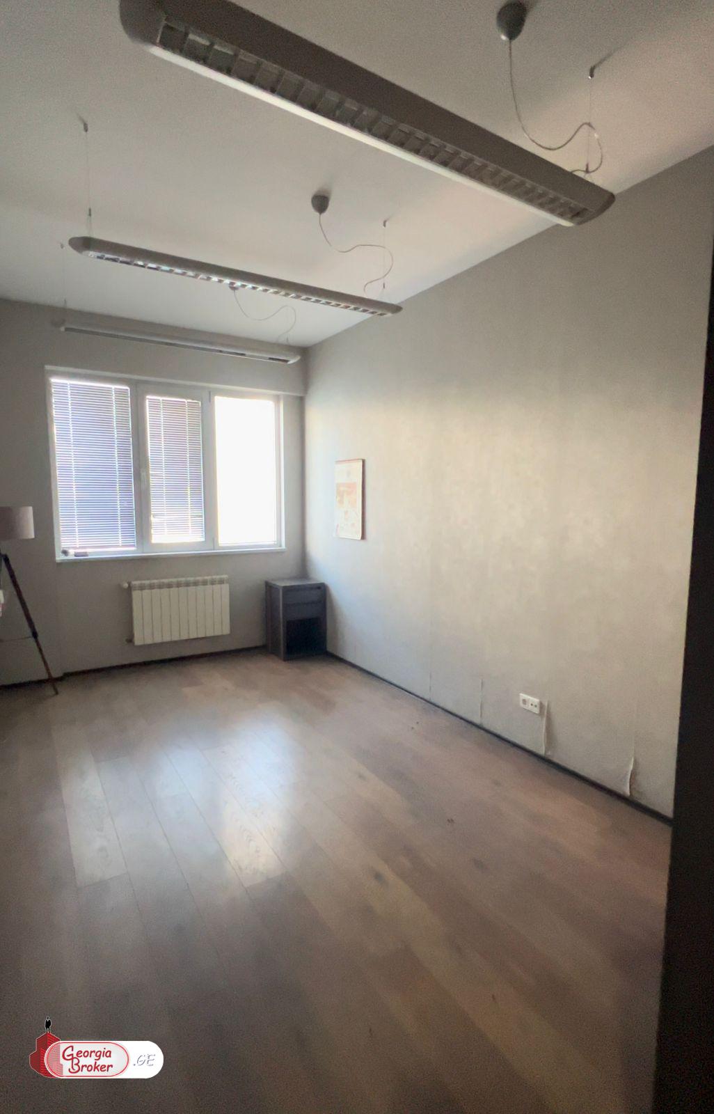 იყიდება ახალი გარემონტებული საოფისე ფართი