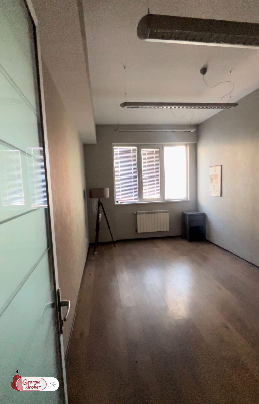 იყიდება ახალი გარემონტებული საოფისე ფართი