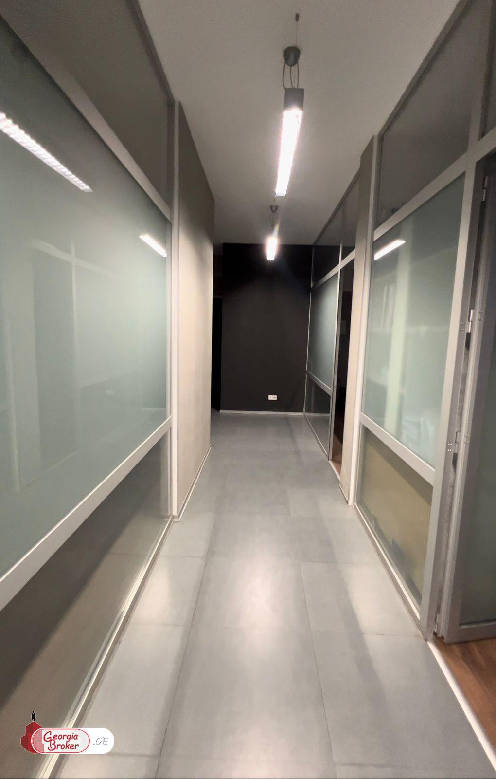 იყიდება ახალი გარემონტებული საოფისე ფართი