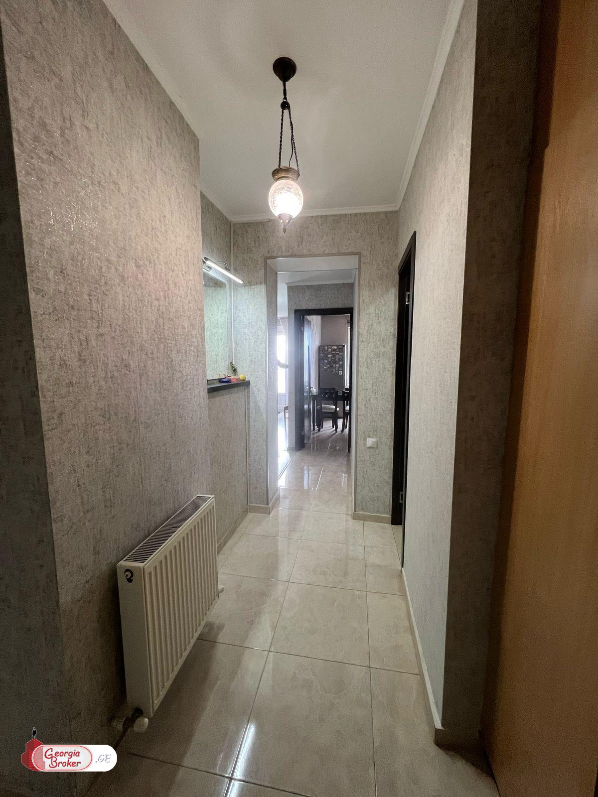 продается квартира с новым ремонтом 4-комнаты