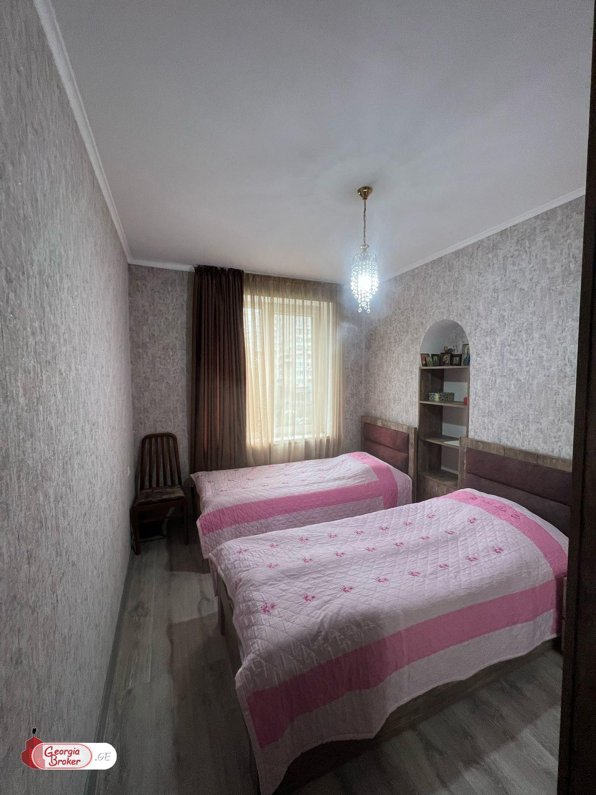 продается квартира с новым ремонтом 4-комнаты