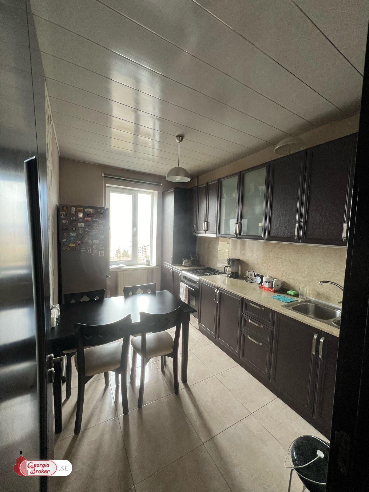 продается квартира с новым ремонтом 4-комнаты