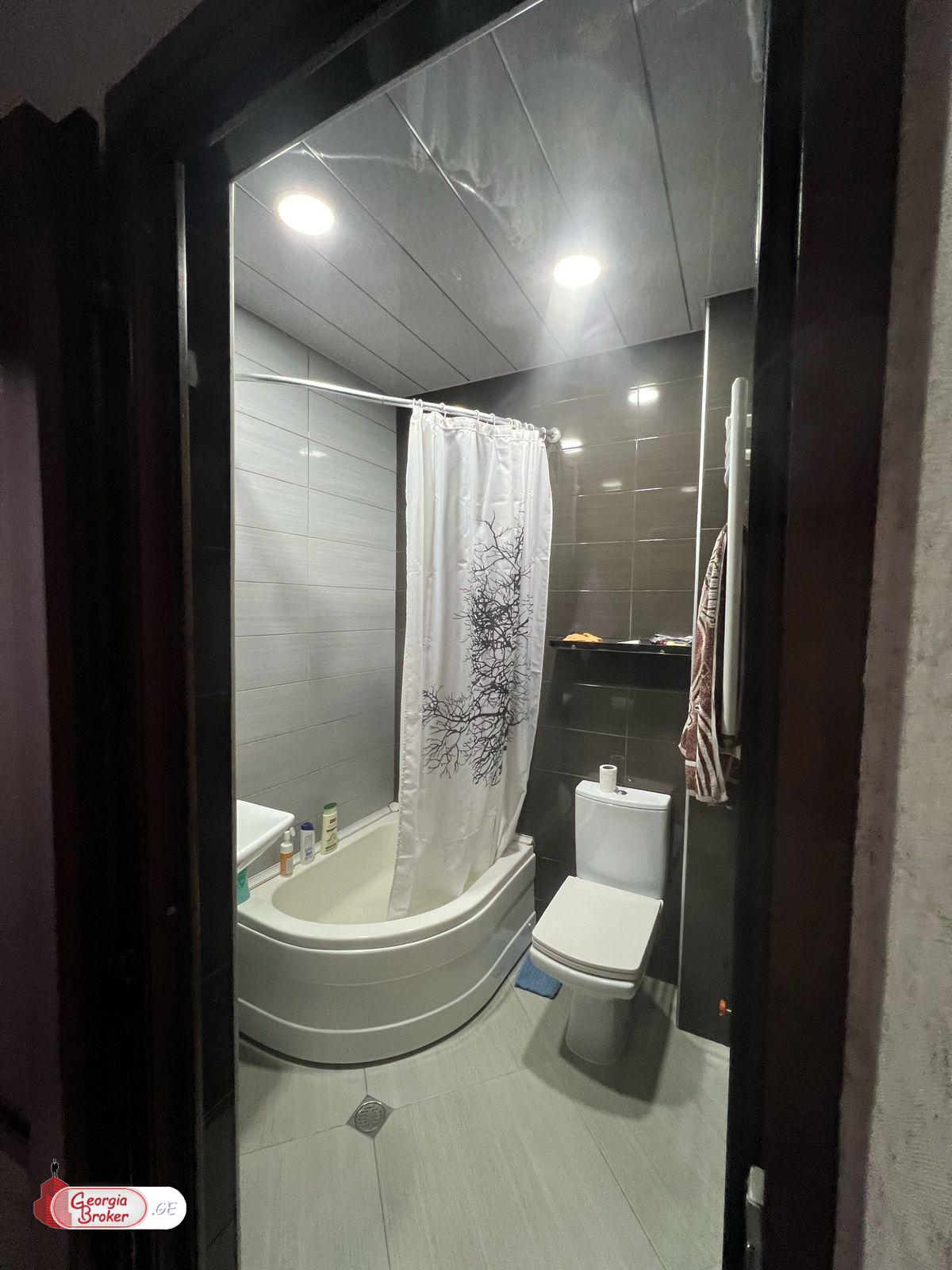 продается квартира с новым ремонтом 4-комнаты