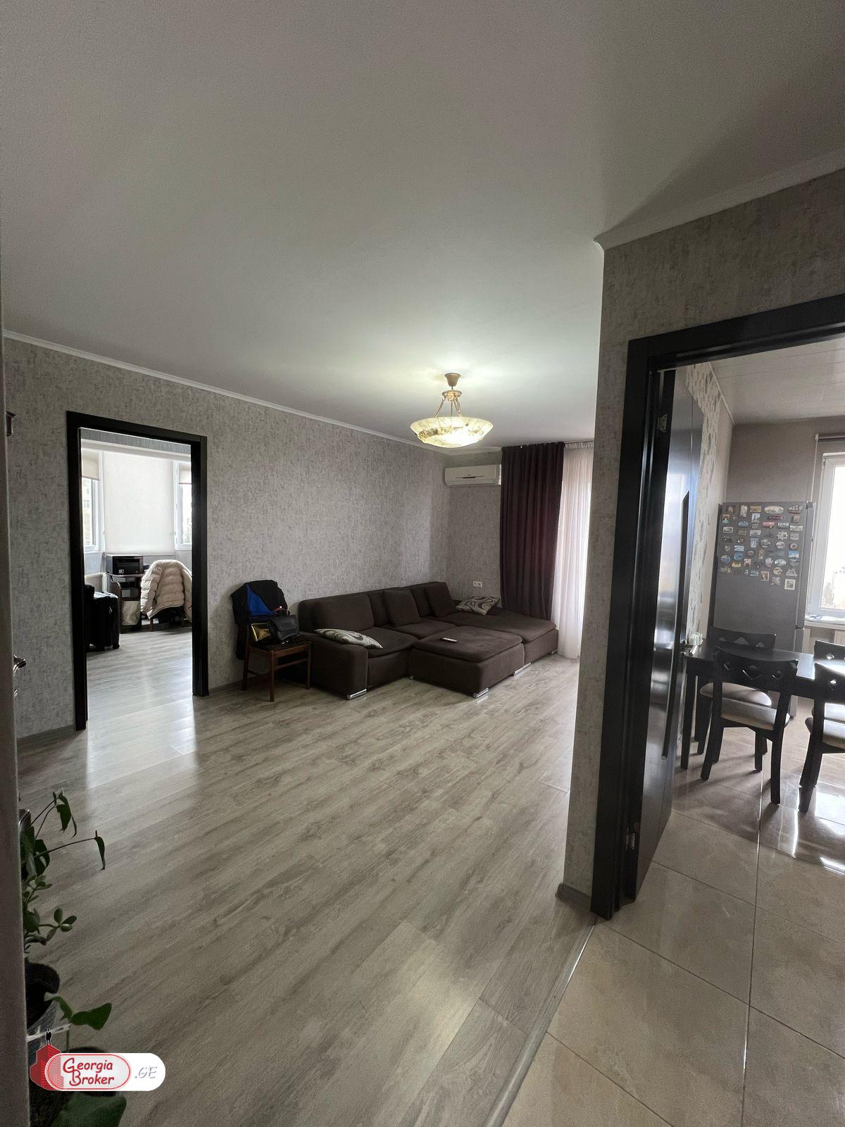 продается квартира с новым ремонтом 4-комнаты