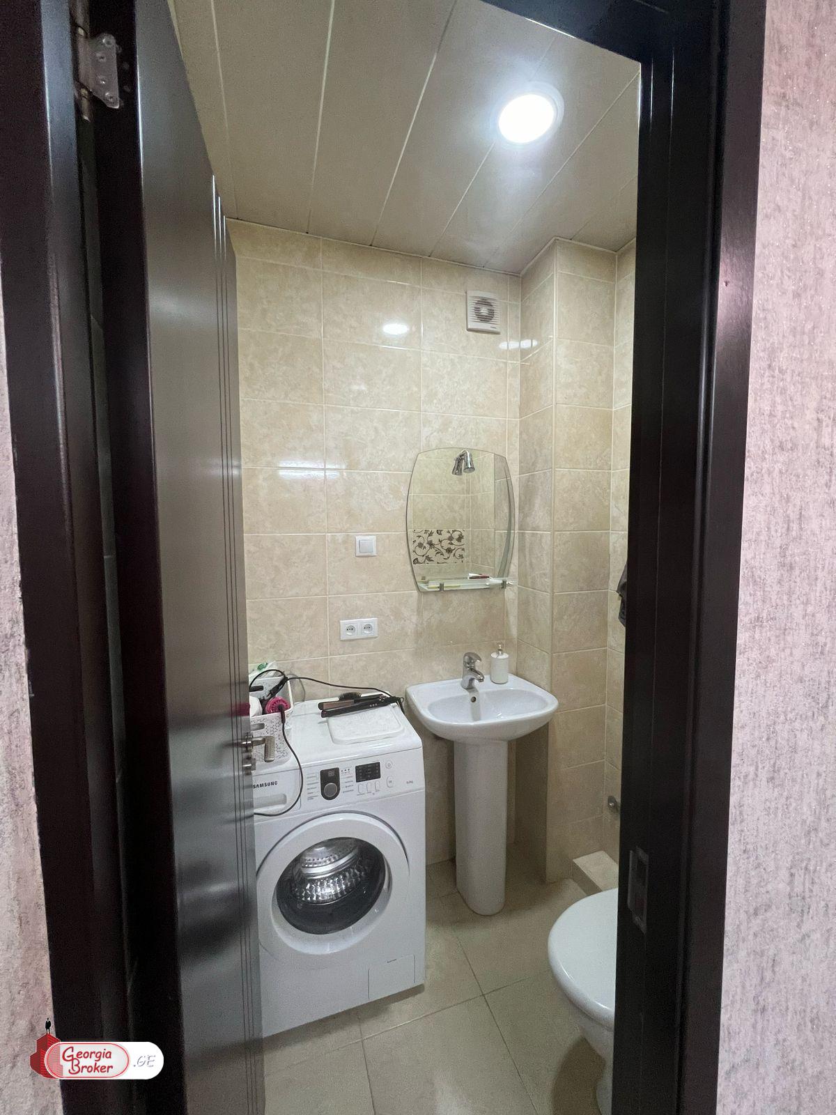 продается квартира с новым ремонтом 4-комнаты