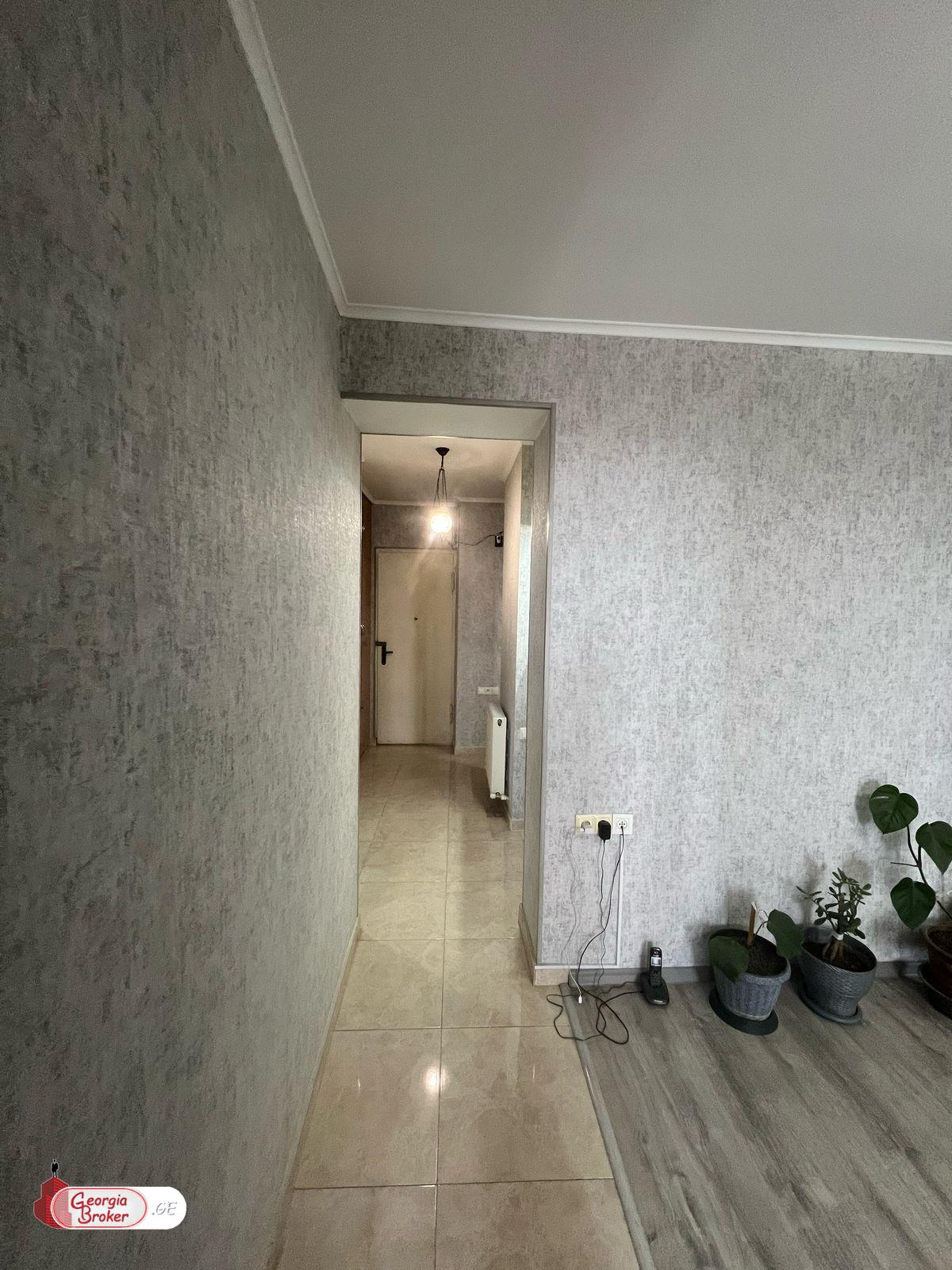 продается квартира с новым ремонтом 4-комнаты