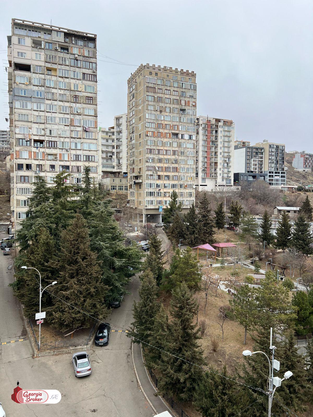 продается квартира с новым ремонтом 4-комнаты