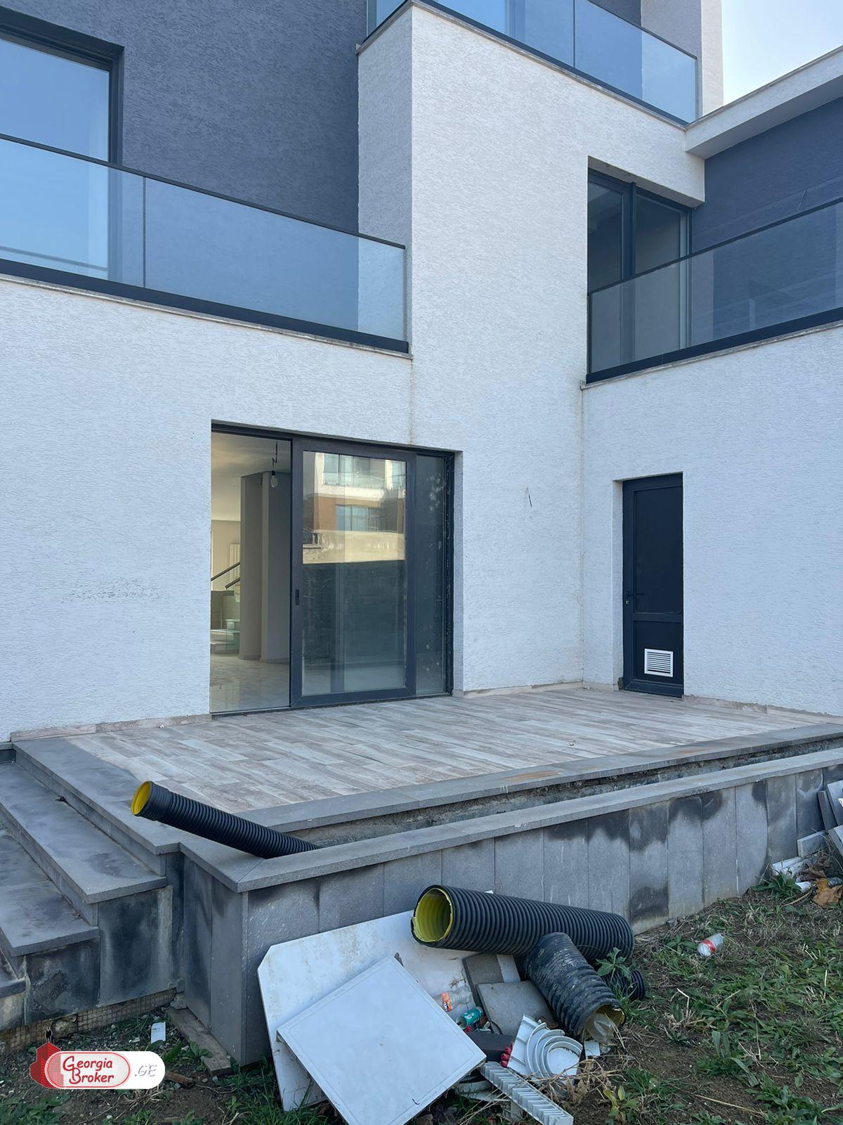 nearly repaired 9-room house for sale