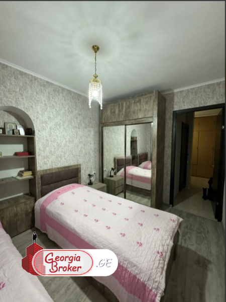 продается квартира с новым ремонтом 3-комнаты