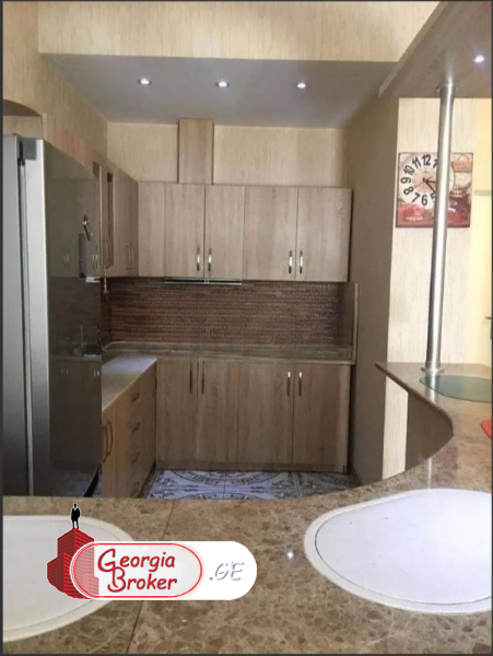 продается квартира с новым ремонтом 3-комнаты