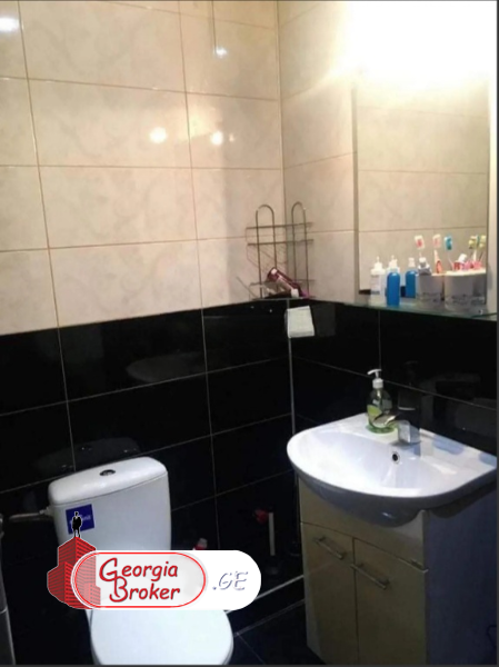 продается квартира с новым ремонтом 3-комнаты