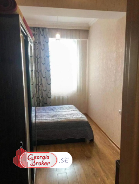 продается квартира с новым ремонтом 3-комнаты