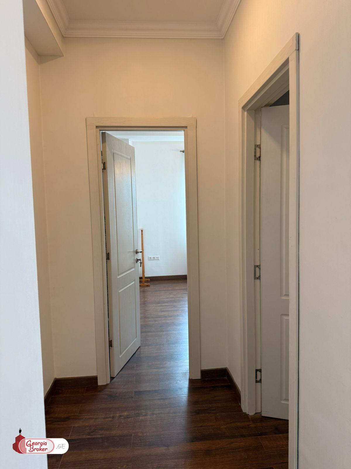 продается квартира с новым ремонтом 3-комнаты