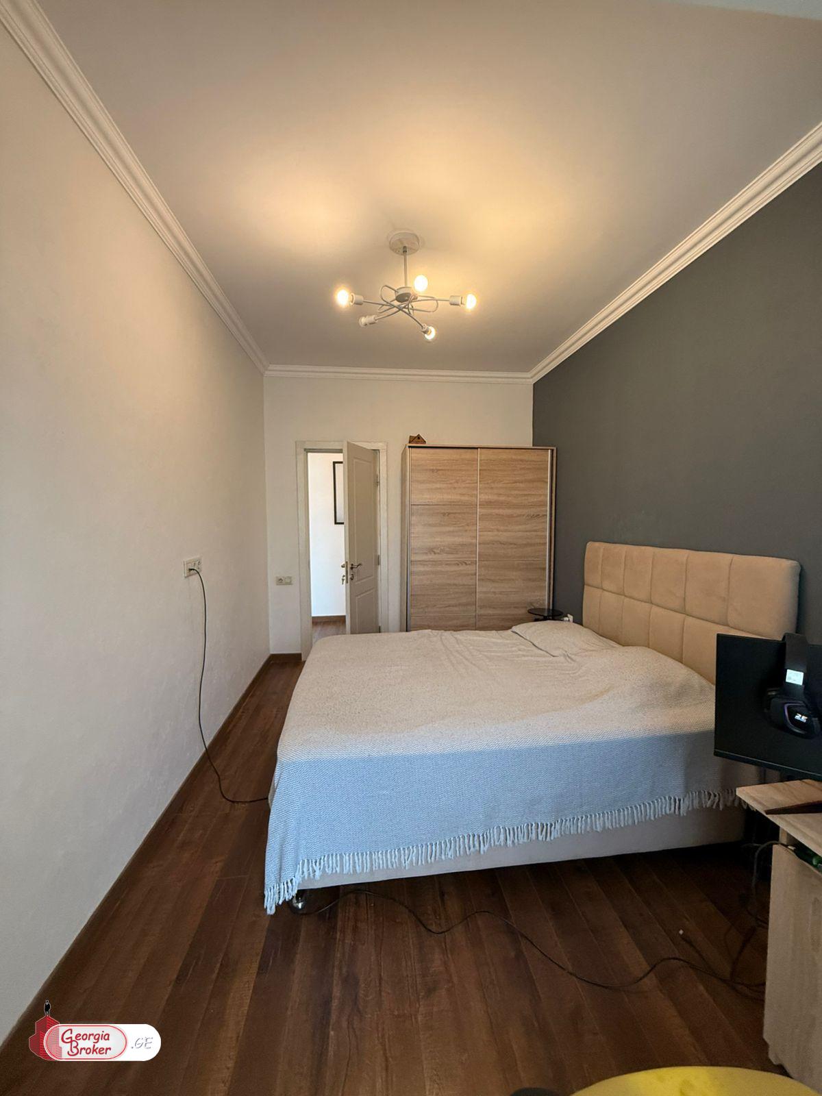 продается квартира с новым ремонтом 3-комнаты