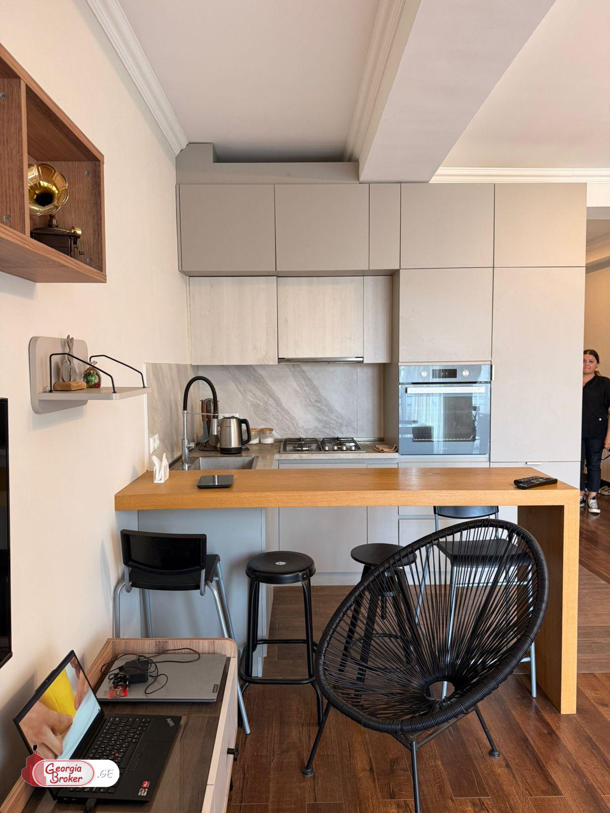 продается квартира с новым ремонтом 3-комнаты