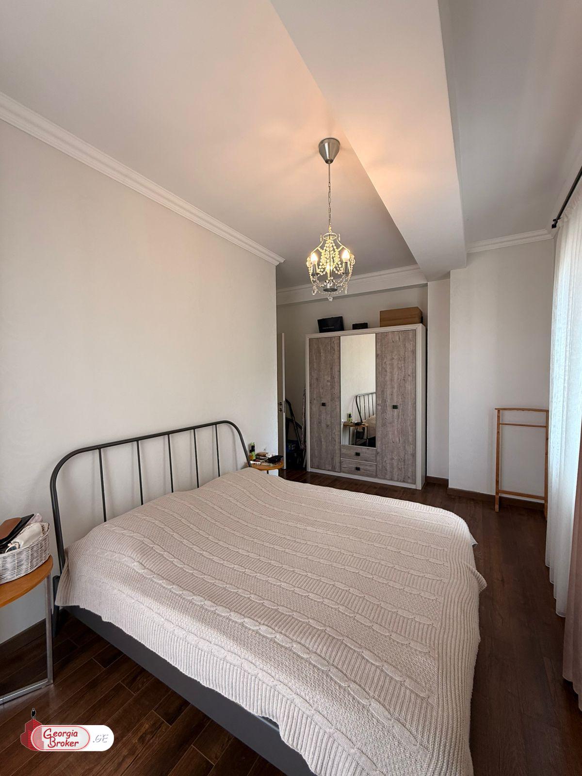 продается квартира с новым ремонтом 3-комнаты