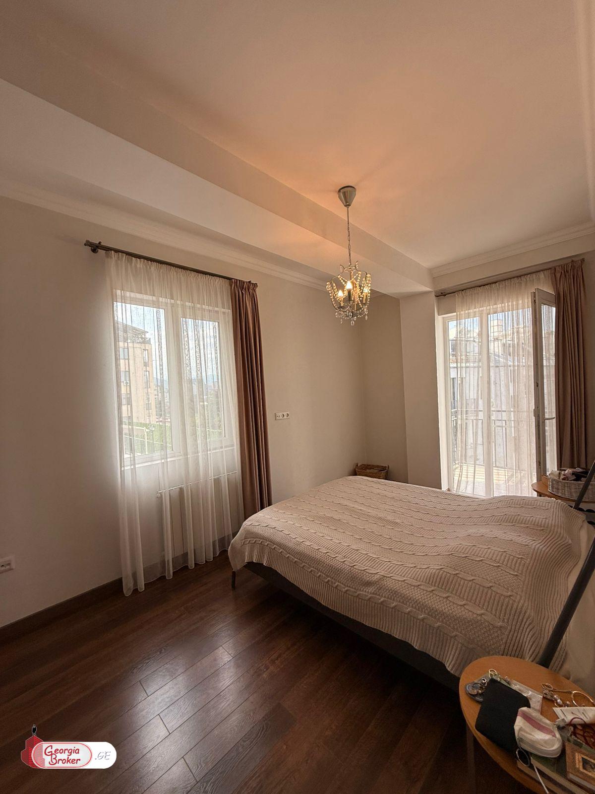 продается квартира с новым ремонтом 3-комнаты