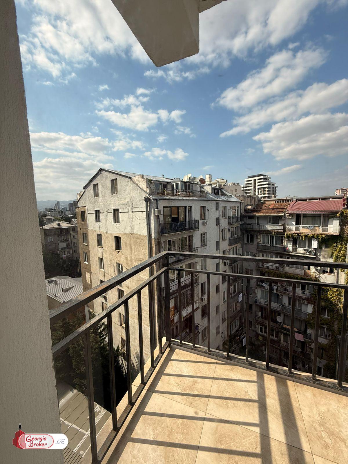 продается квартира с новым ремонтом 3-комнаты