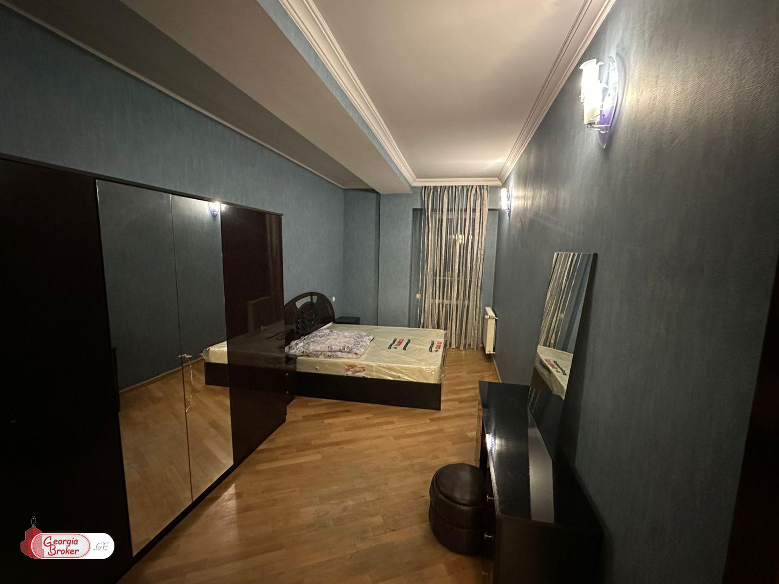 იყიდება ახალი გარემონტებული 4 ოთახიანი ბინა