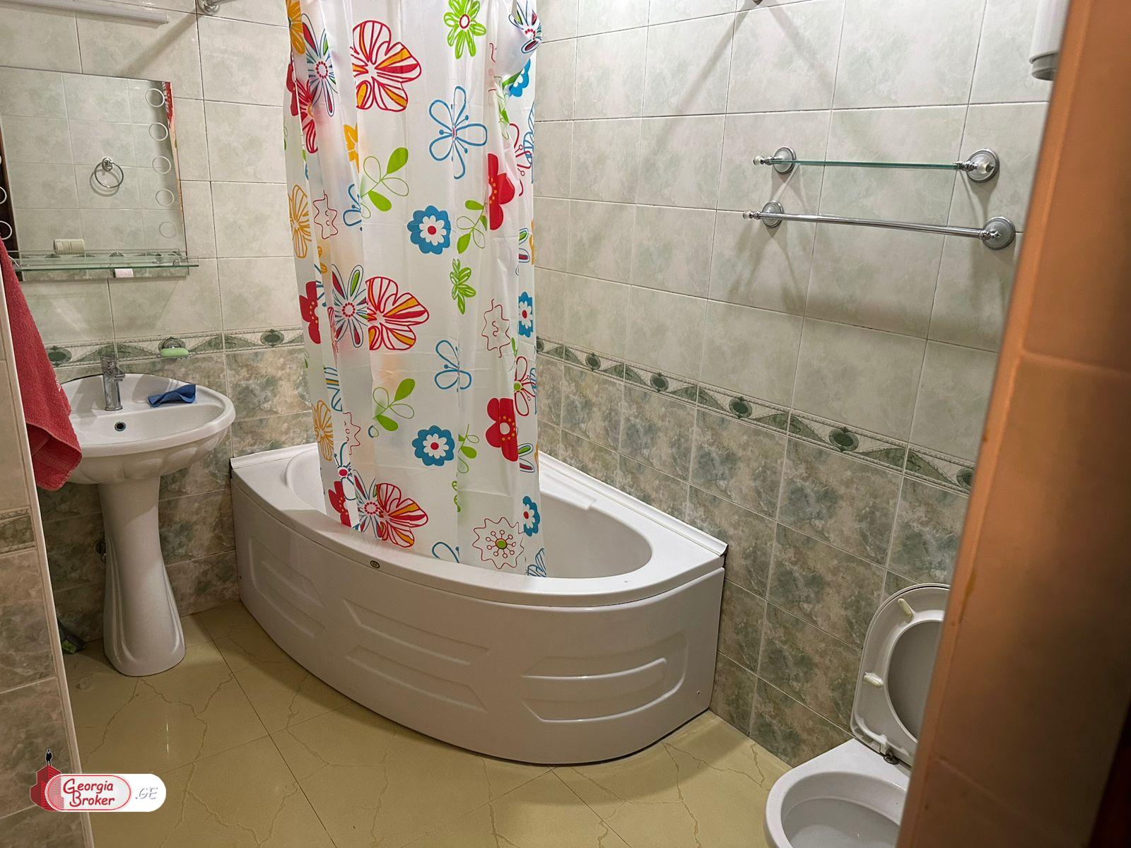 იყიდება ახალი გარემონტებული 4 ოთახიანი ბინა