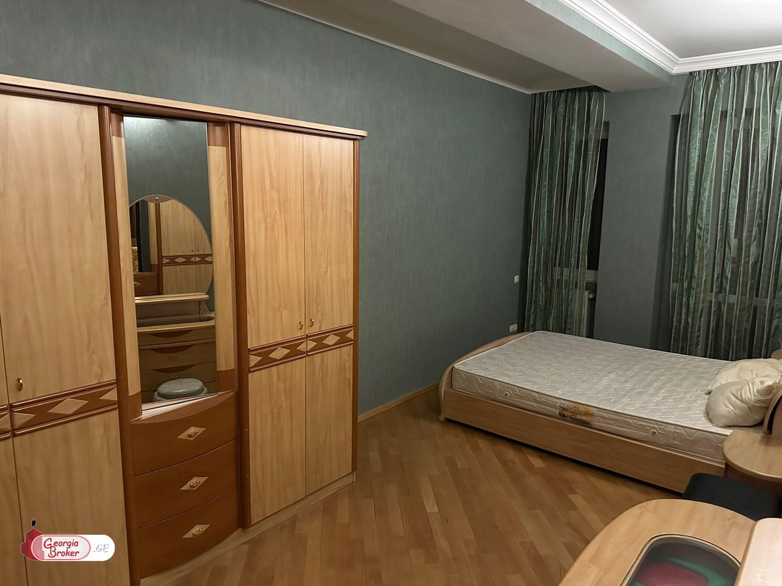 იყიდება ახალი გარემონტებული 4 ოთახიანი ბინა