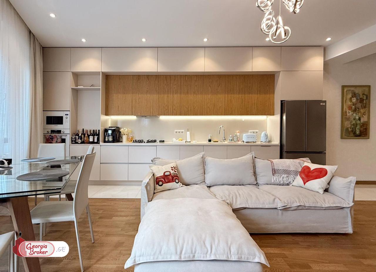 продается квартира с новым ремонтом 3-комнаты