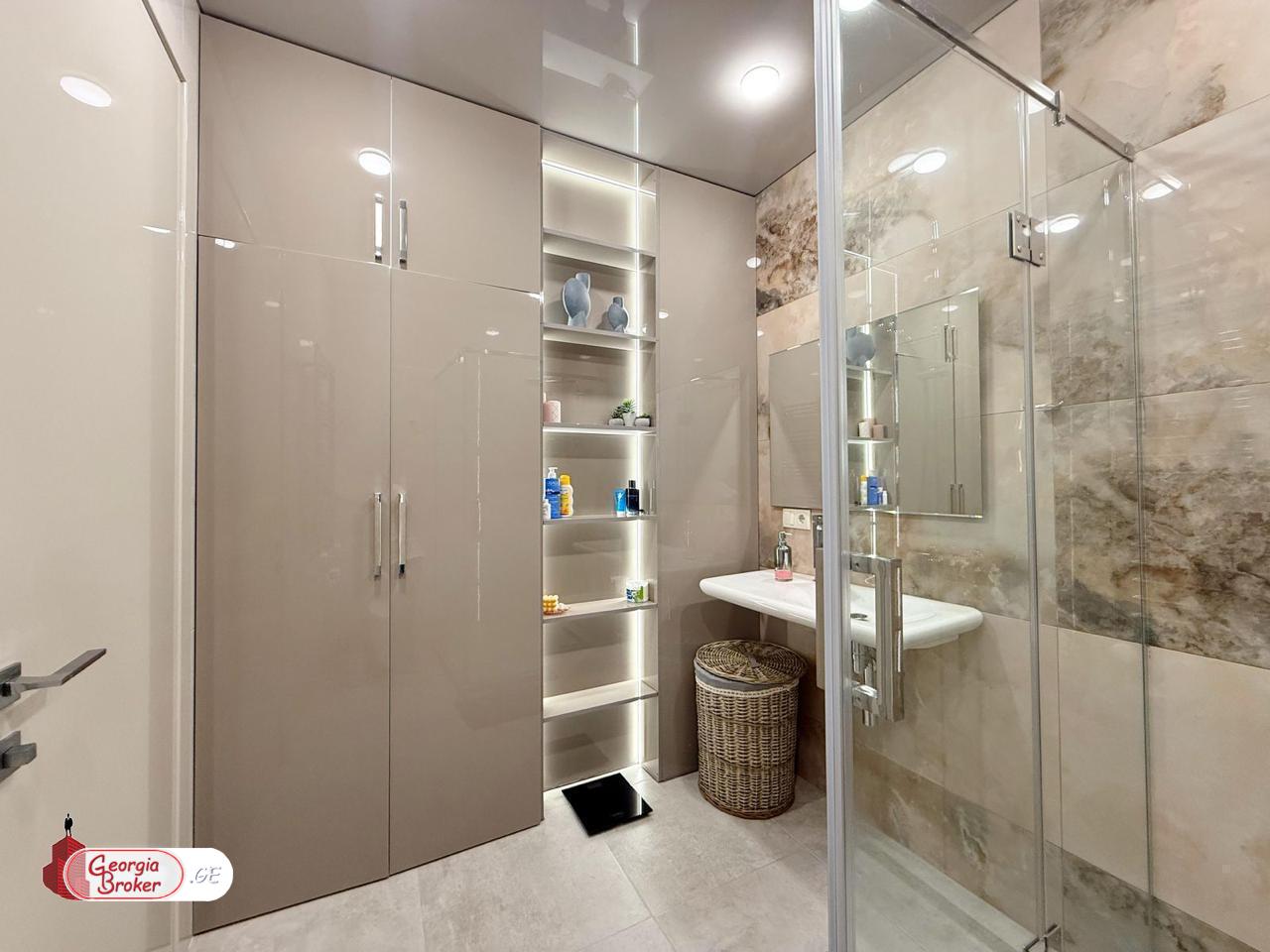 продается квартира с новым ремонтом 3-комнаты