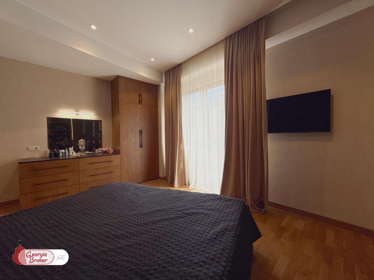 продается квартира с новым ремонтом 3-комнаты